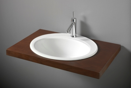 <br><strong>Estandar / Sobre Encimera </strong><br><br>La opción más usual. La gran mayoría de los lavabos entran dentro de esta categoría.<br><br>El precio es menor ya que solo es necesario realizar un agujero al corte, sin terminación pulida.